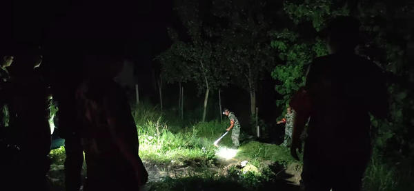 10小時不眠不休堵堤口，忙完回去，他發現自己的訓練基地被水吞沒了