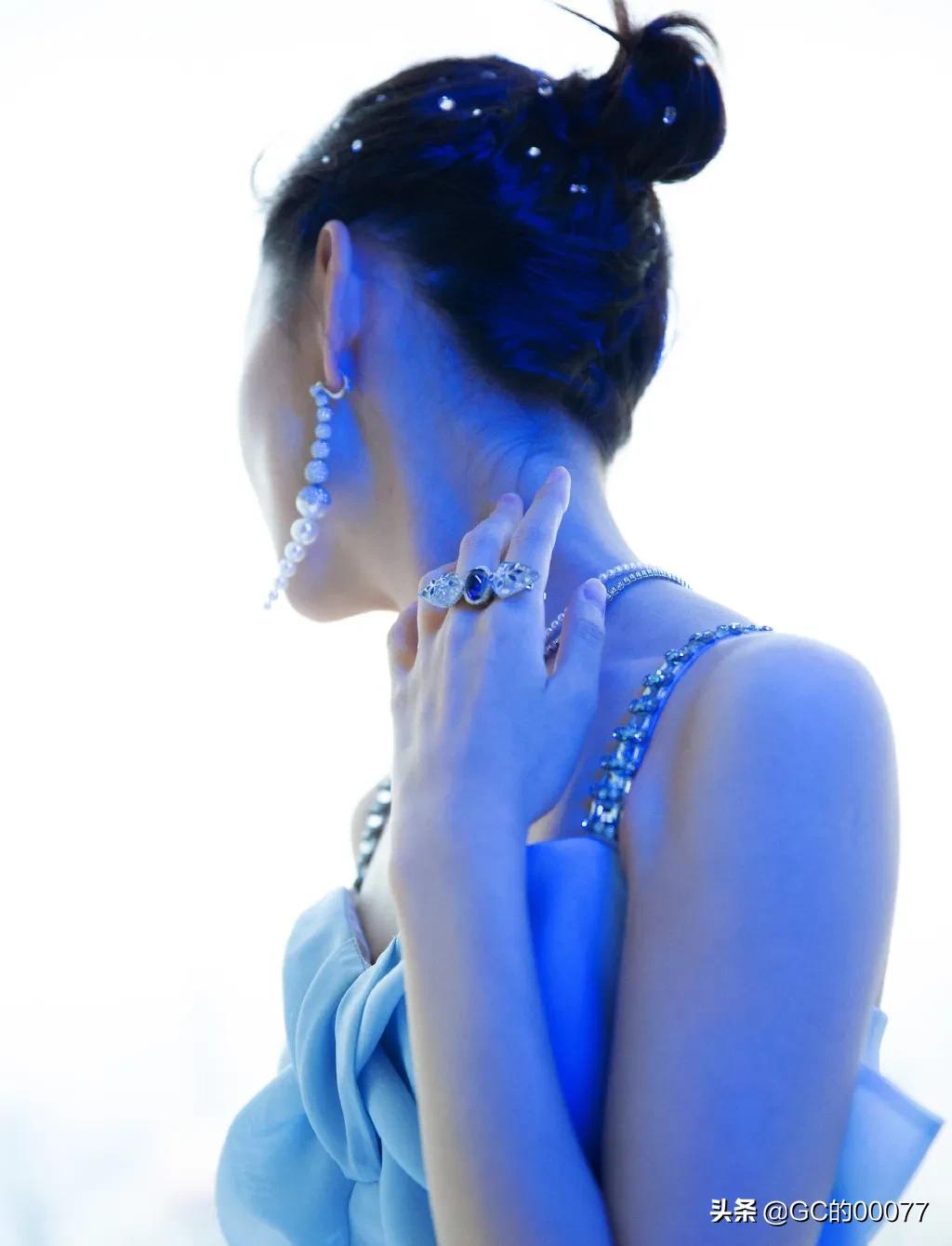 明星图片周冬雨