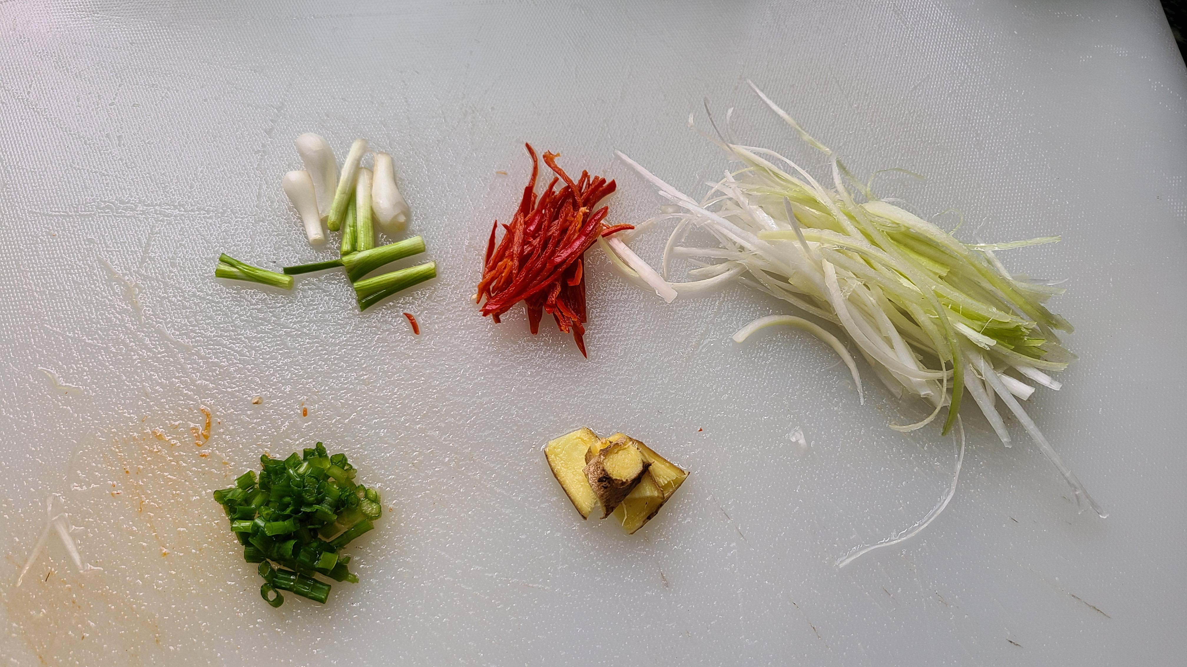 葱油鱼片，广东出了名的美食，老厨师教你做出来，简单好吃