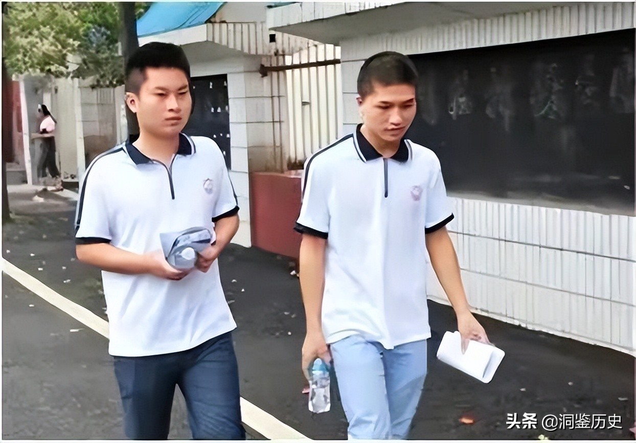8年前江西两位“夺刀少年”因救全车人错过高考，如今怎么样了？