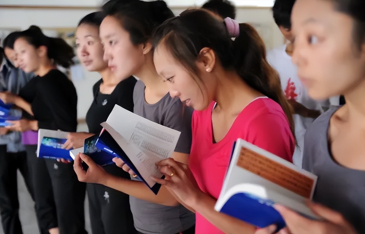 2022高校校友会排行更新，清华与榜首“擦肩而过”，复旦跌出前5