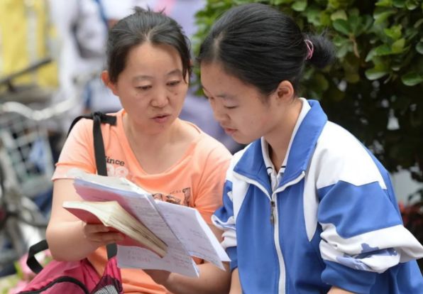 2022高考进入倒计时，部分考生却无缘高考，成绩再优秀也没用