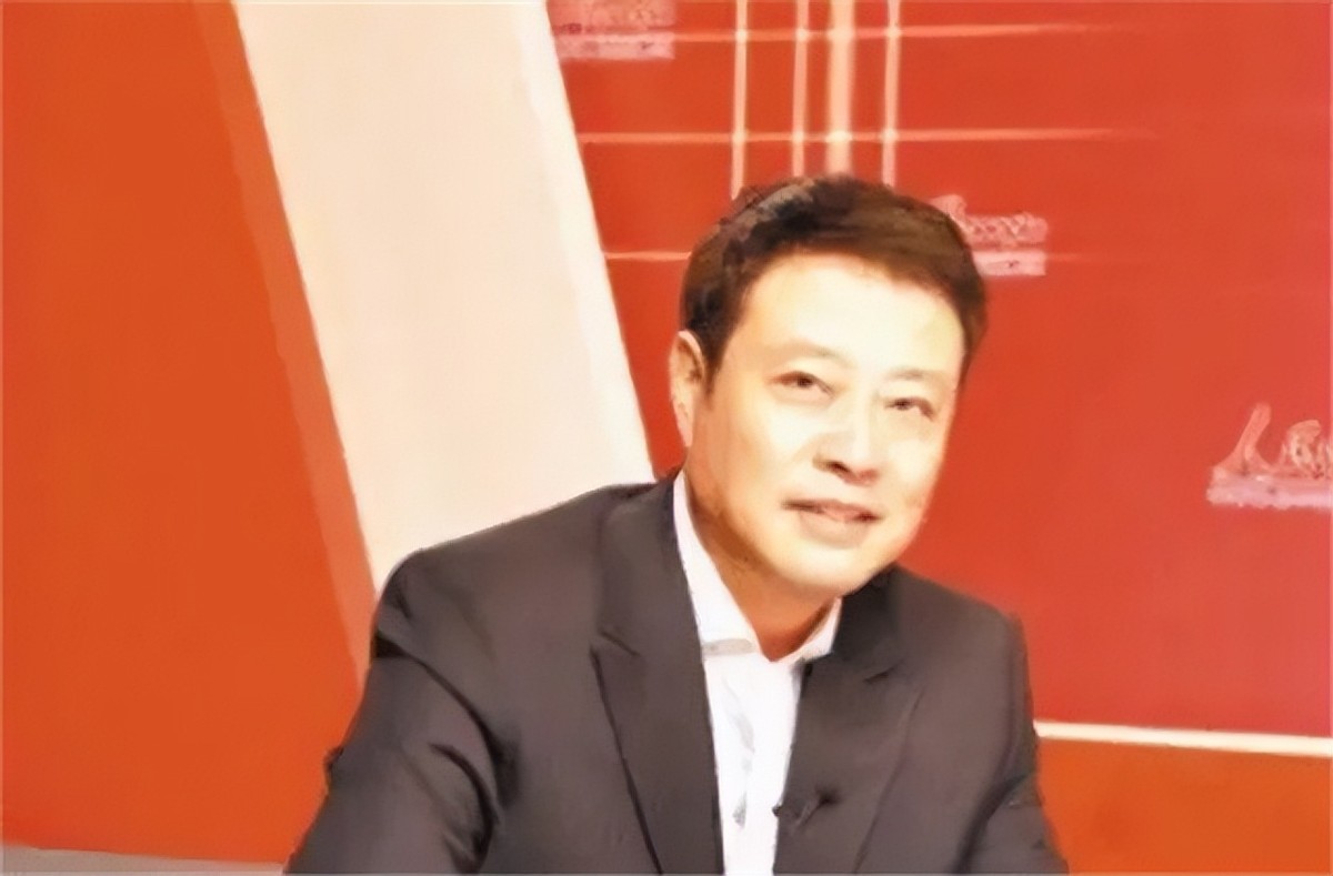 宋英杰妻子美丽能干，一双儿女呆萌可爱，一家四口羡煞旁人