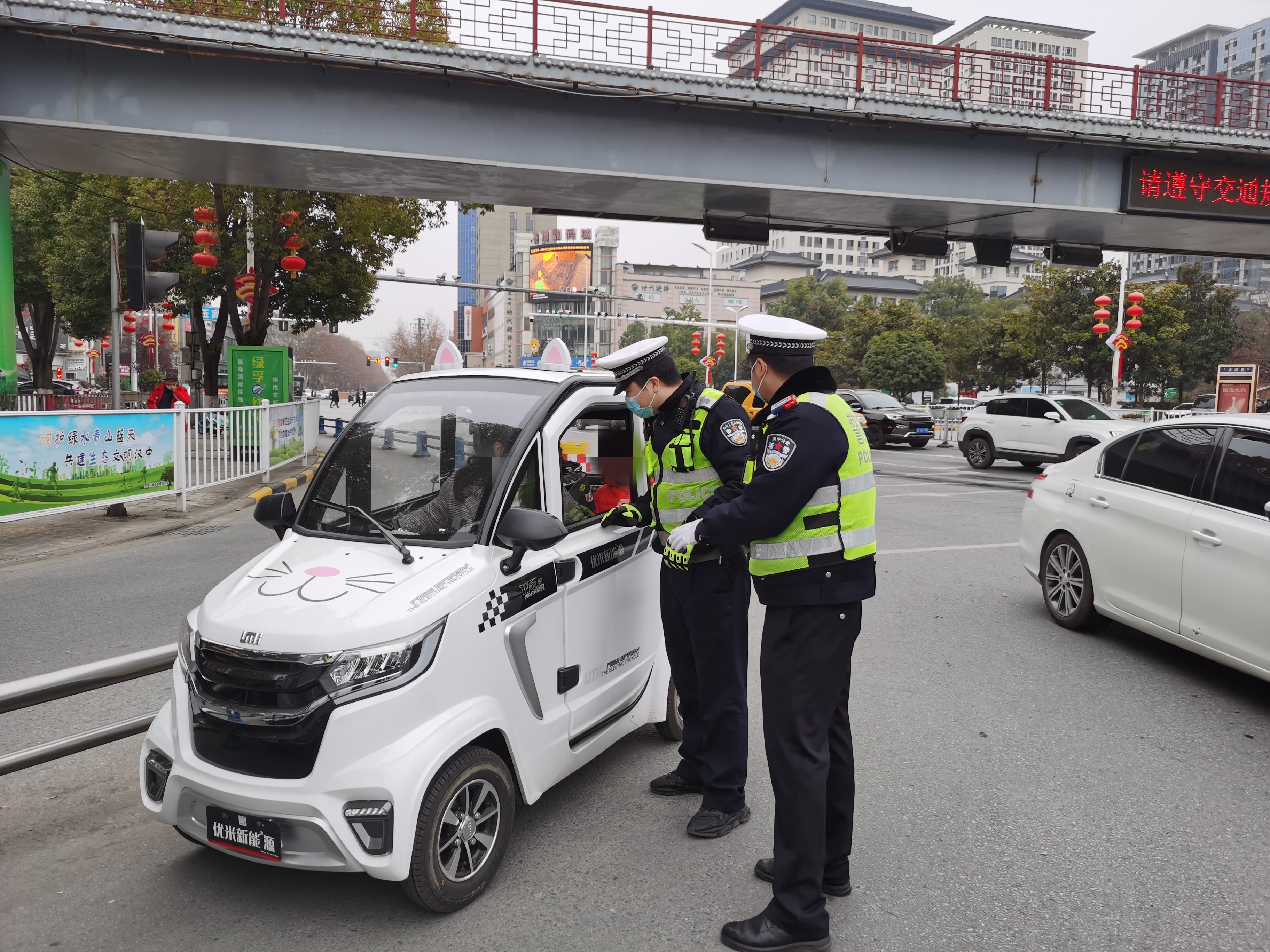 交通秩序大提升 文明创建我先行丨汉中交警二大队紧盯交通秩序大提升工作不放松