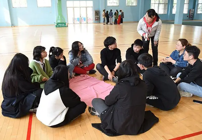 大学生面对心理测试表，乱填一通后，被辅导员“请”到了办公室