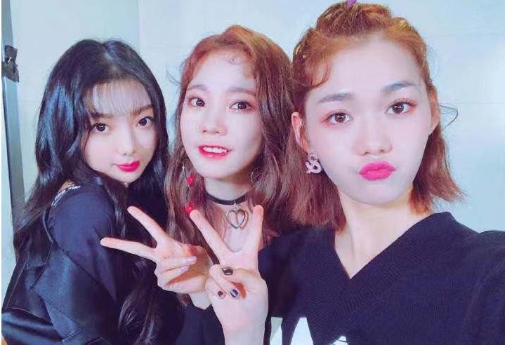 中传毕业科班出身，靠选秀搭档杨超越出道，后转行演戏屡遭吐槽