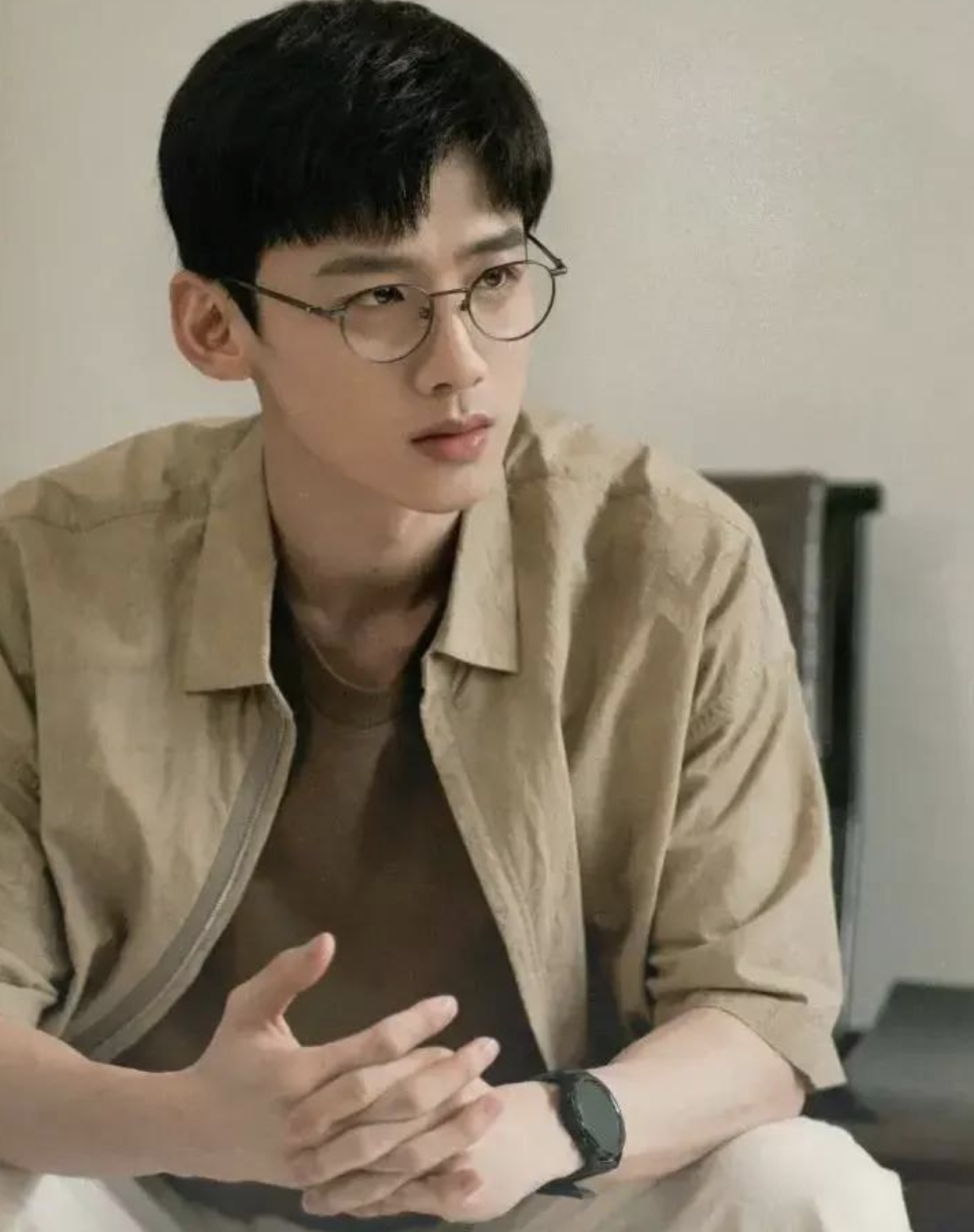 眉毛稀疏、假腹肌、高跟鞋，男星7大作假，男人的虚荣心多可怕