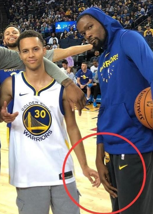 为什么nba的人投篮幅度高(为何杜兰特的投篮难被封盖？4张照片给你答案 出手高度超乔丹)