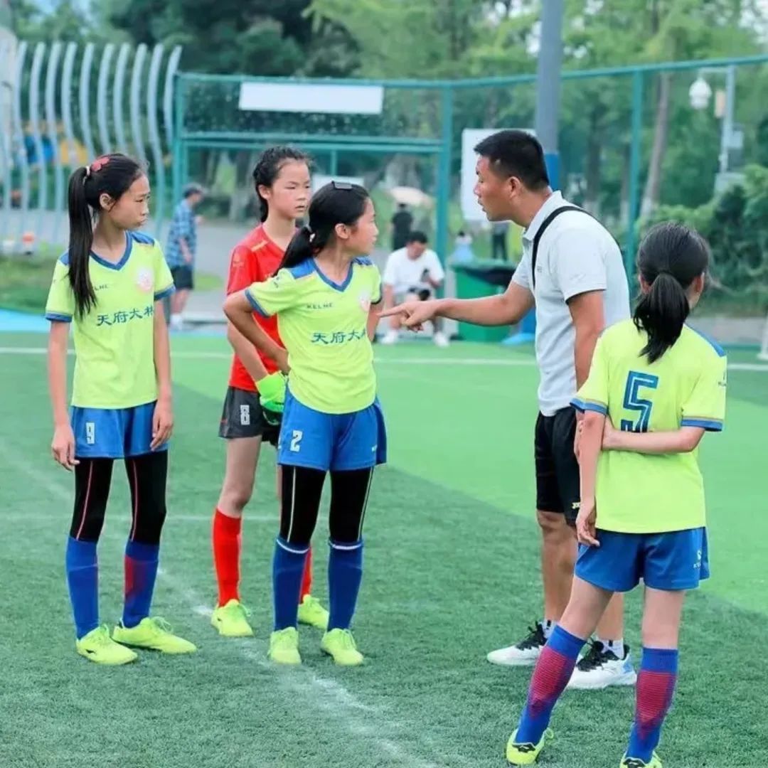 大林小学参加2022年第二届“天府杯”校园足球总决赛取得优异成绩