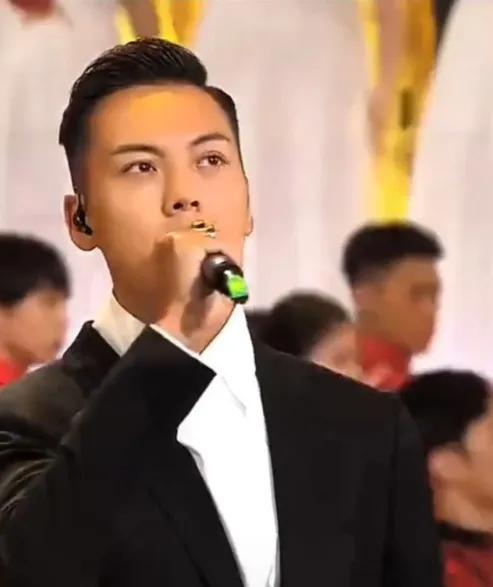 #刘德华谢霆锋陈伟霆合唱(中国人)#