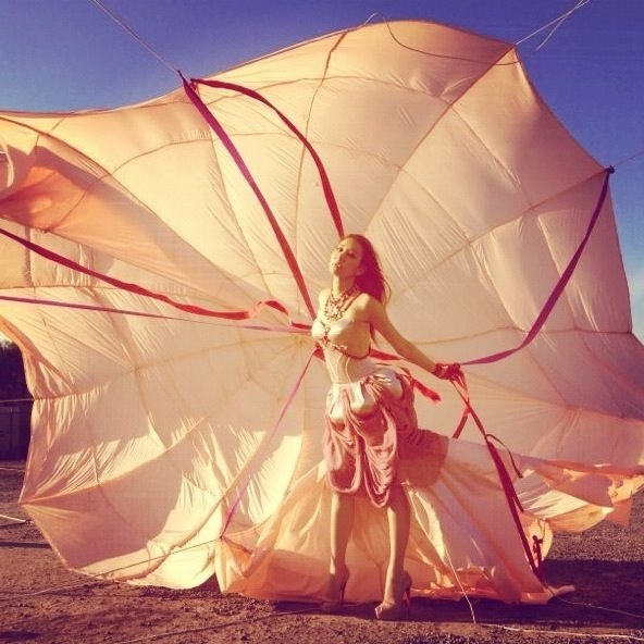 35岁歌手官宣三胎！巅峰期闪婚嫁初恋，神仙爱情感动网友：要幸福