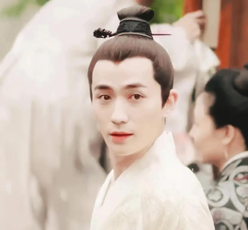 古装封神的男演员，古装扮相大气端庄