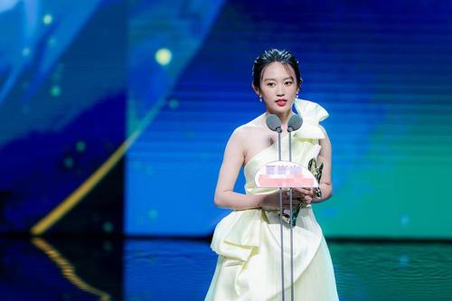 Spy War Drama“Young”今晚，Guo Jingfei Tanzhuods向他的手添加了，和观众：刘云龙有另一方