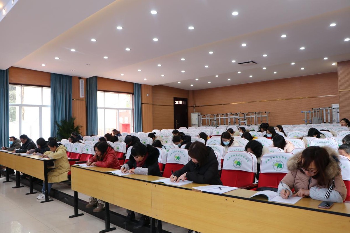 立德树人 同心同行——彭镇小学召开2022年春期班主任工作例会