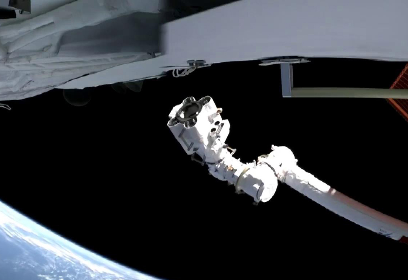 ���칬�ռ�վ֮����һ���ٶּ��ռ�վ���࣬���߶ԱȻ������