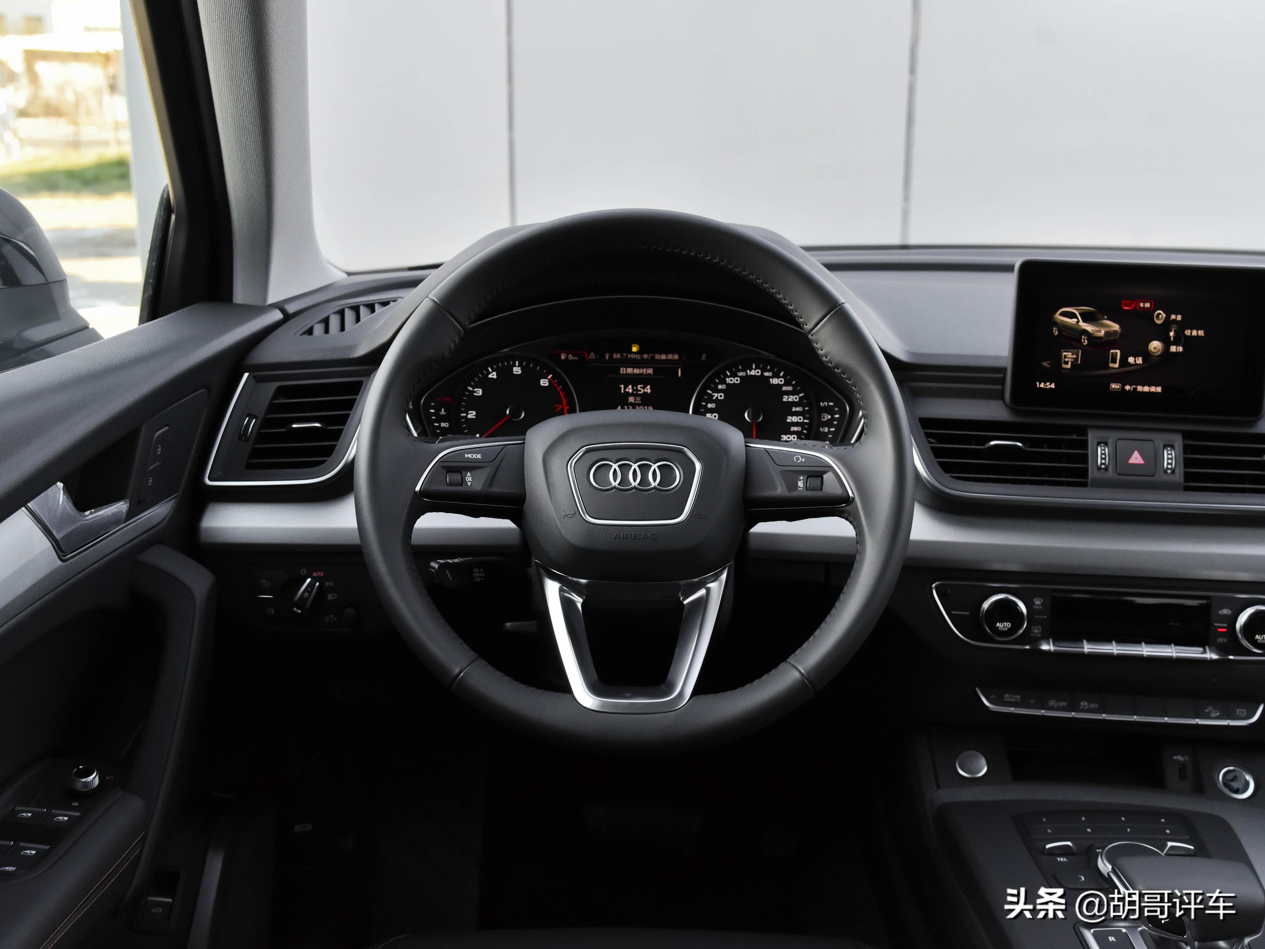 豪华品牌中型SUV，长轴距高动力，配置不错，实拍奥迪Q5L