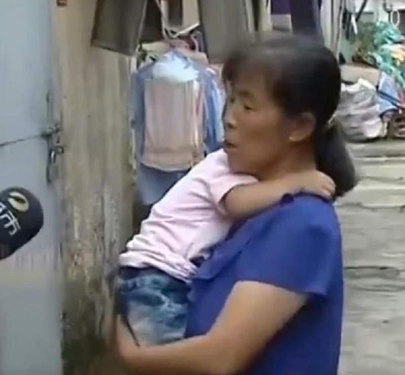 2011年植物人怀孕生子，生产剧痛将她唤醒，女儿出生后丈夫却跑了