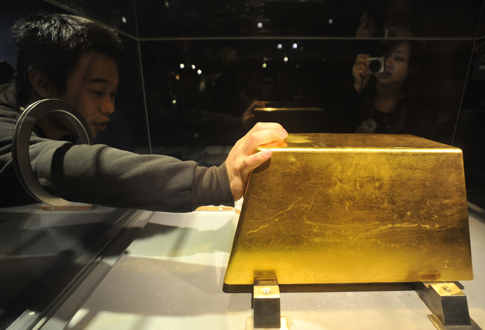998吨黄金分批运抵中国，美媒：存在清零美债可能