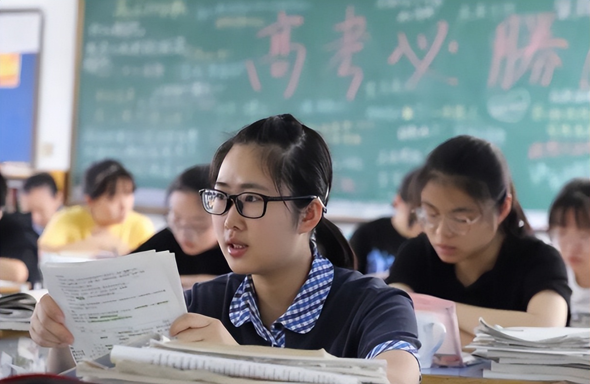 高考答题卡上的“神仙字体”，工工整整如印刷，阅卷老师不忍扣分