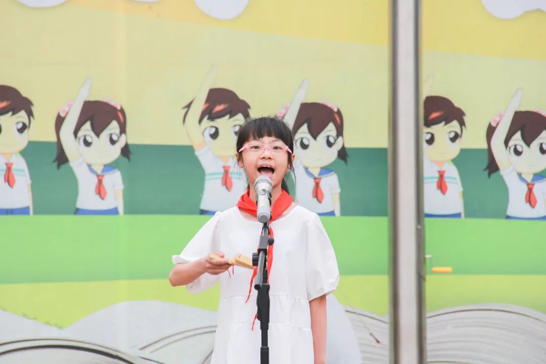 成都市双流区九江小学举行“童心爱祖国 劳动我最美”国旗下表演