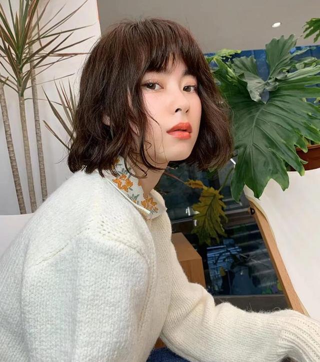 40-50岁的圆脸中年女人，适合留什么样的短发？