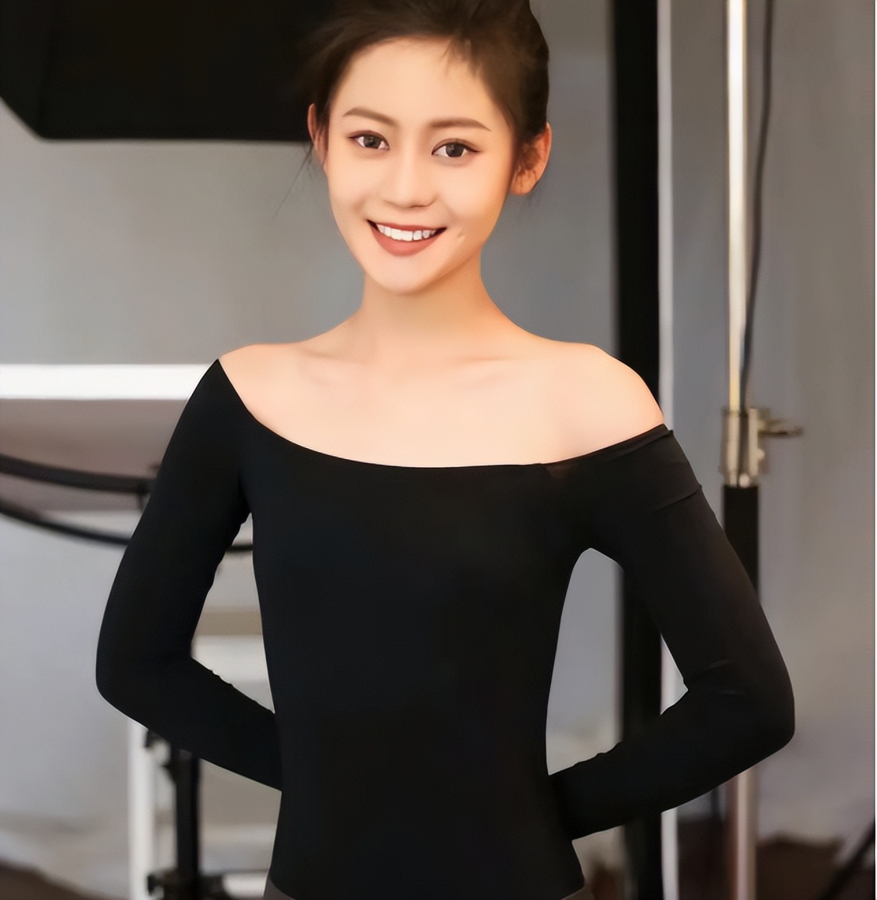 宋晓峰女儿高考359考上北电，数学46分仍激动痛哭，长相很出众