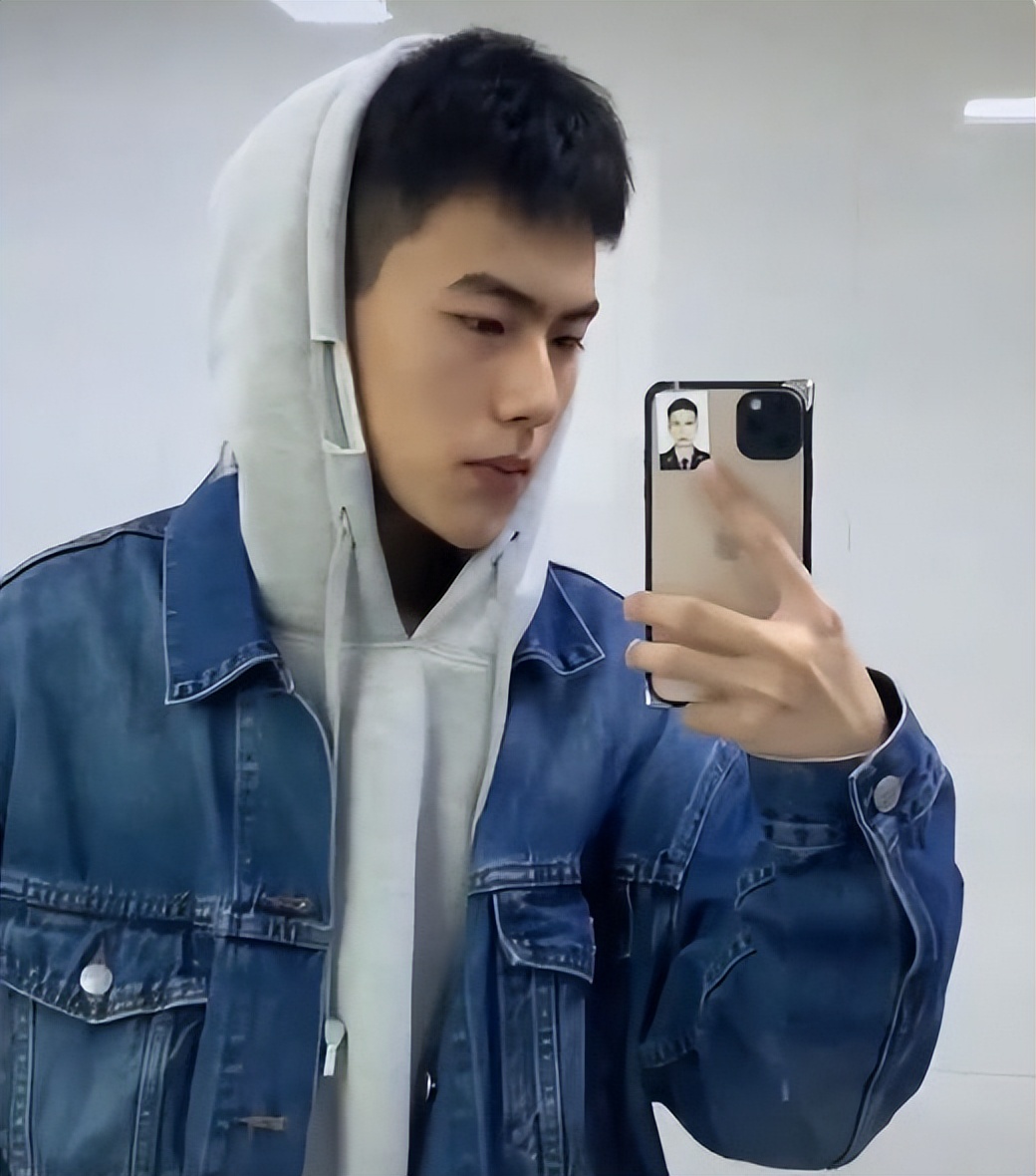 中国人民公安大学校草火了，外形硬朗帅气，果然帅的都上交国家了