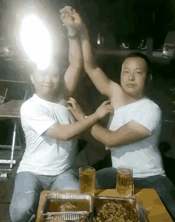 美人鱼上岸了图片