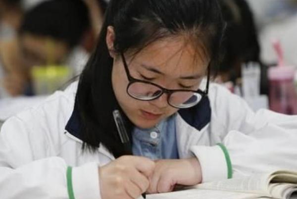 英语高考降为副科，物理和历史变为主科？教育局如何回应