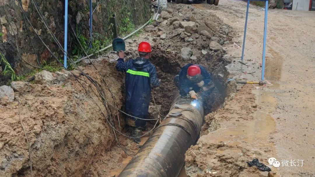 “白+黑”抢修 “五+二”奋战 长汀县城区自来水于今日恢复供水