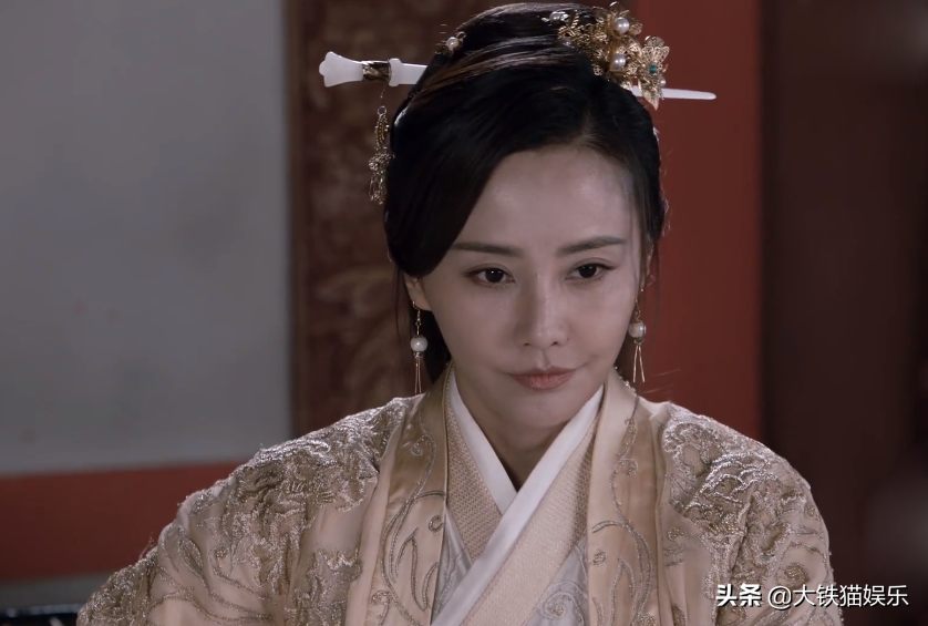 6版《天龙八部》李青萝对比：少时不知舅妈美，光顾看神仙姐姐了