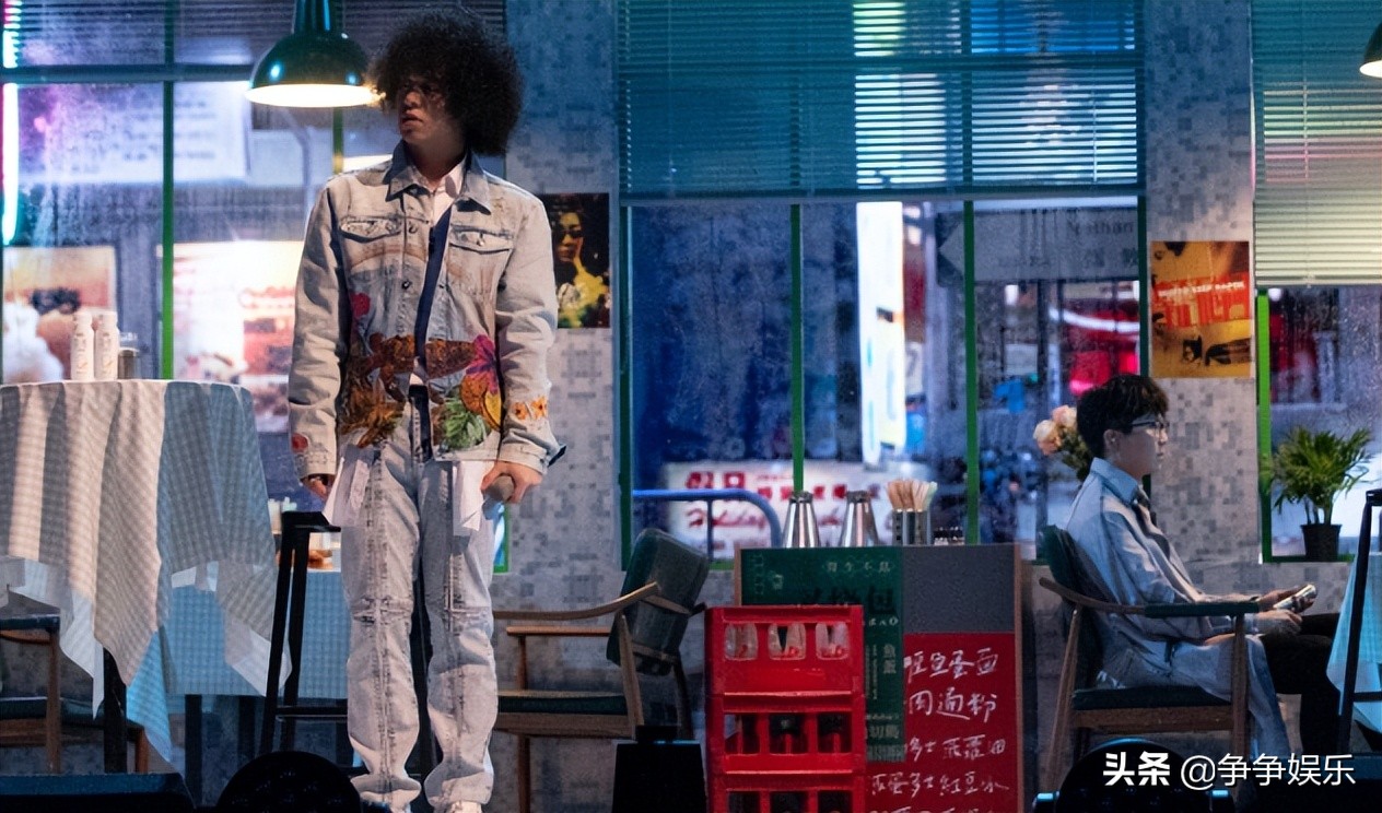 毛不易、曾比特沉浸式合唱《弥敦道》，悬殊比分落败却有点离谱