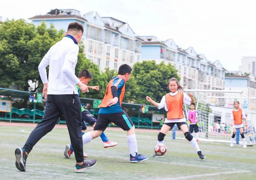 双流区迎春小学举行第七届校园足球班级联赛暨啦啦操比赛颁奖仪式