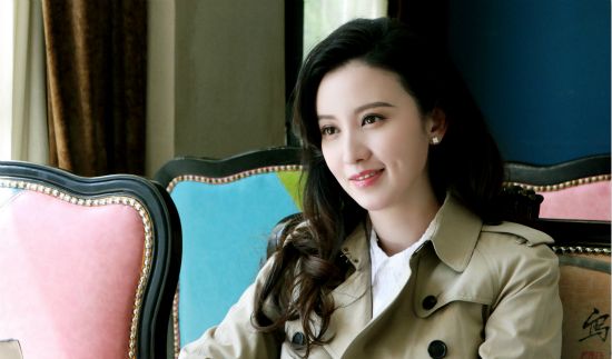 考古！张萌“环球小姐”时期的颜值，比现在好看多了