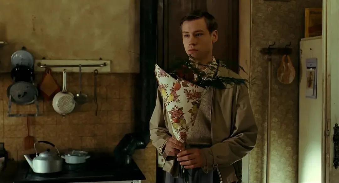 15岁少年和36岁女邻居的秘密恋情，这部R级电影成了经典