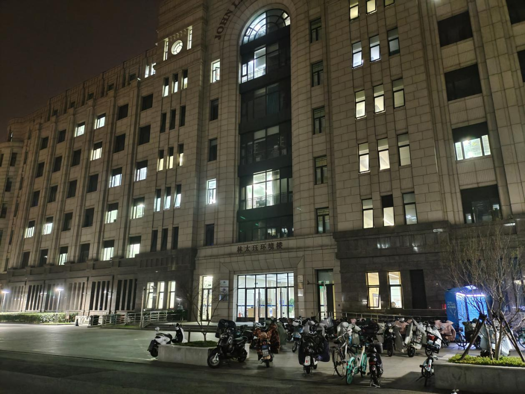 准封闭24时辰，看看复旦的研究生们在做些什么...