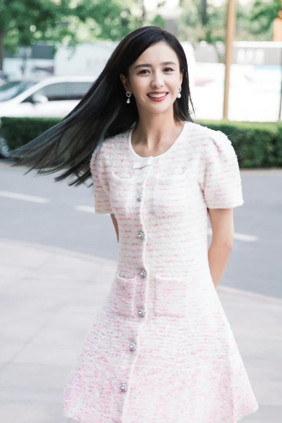 佟丽娅小酒窝真的很迷人