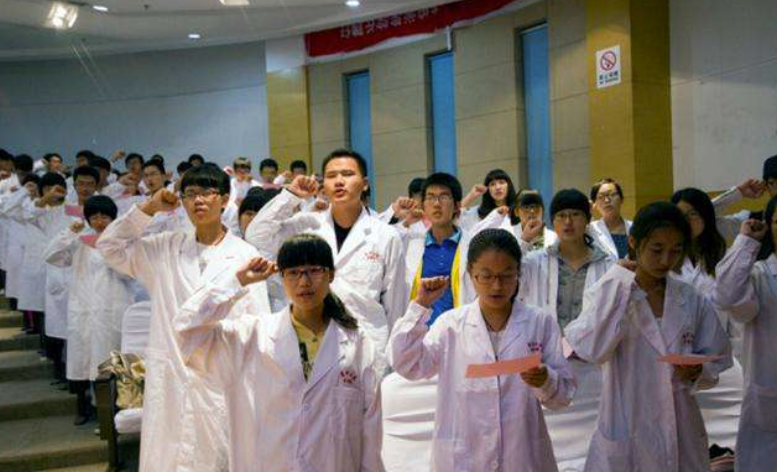 学医选“五年制”还是八年制，两者差别明显，想学医的学生要了解