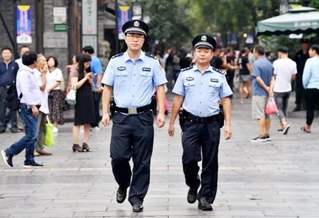 三姐弟称霸思南11年：火烧教育局，强锁国土局，逼校长下跪