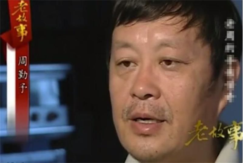 2002年女儿喊陌生男子爸爸，父亲接到男子电话：我看看咱俩有多像
