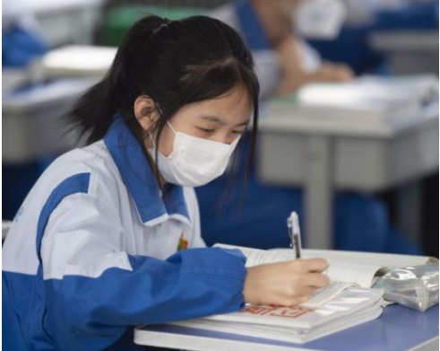 高考答题卡为何必须用2B铅笔？阅卷老师来告诉你，和成绩密切相关