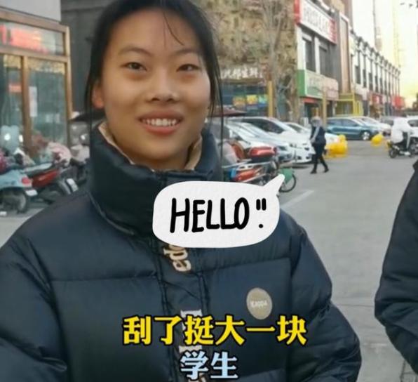 女大学生骑单车剐蹭宝马车，事后留字条致歉，车主感动不追究赔偿