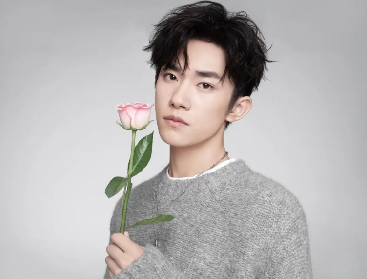 易烊千玺被曝利用明星特权，在中考时“违规操作”，校方紧急回应