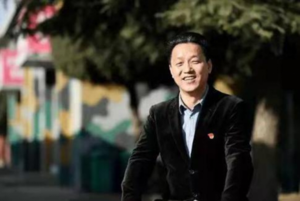 张俊成：北大保安自考第一人，从保安到校长，他已育人无数