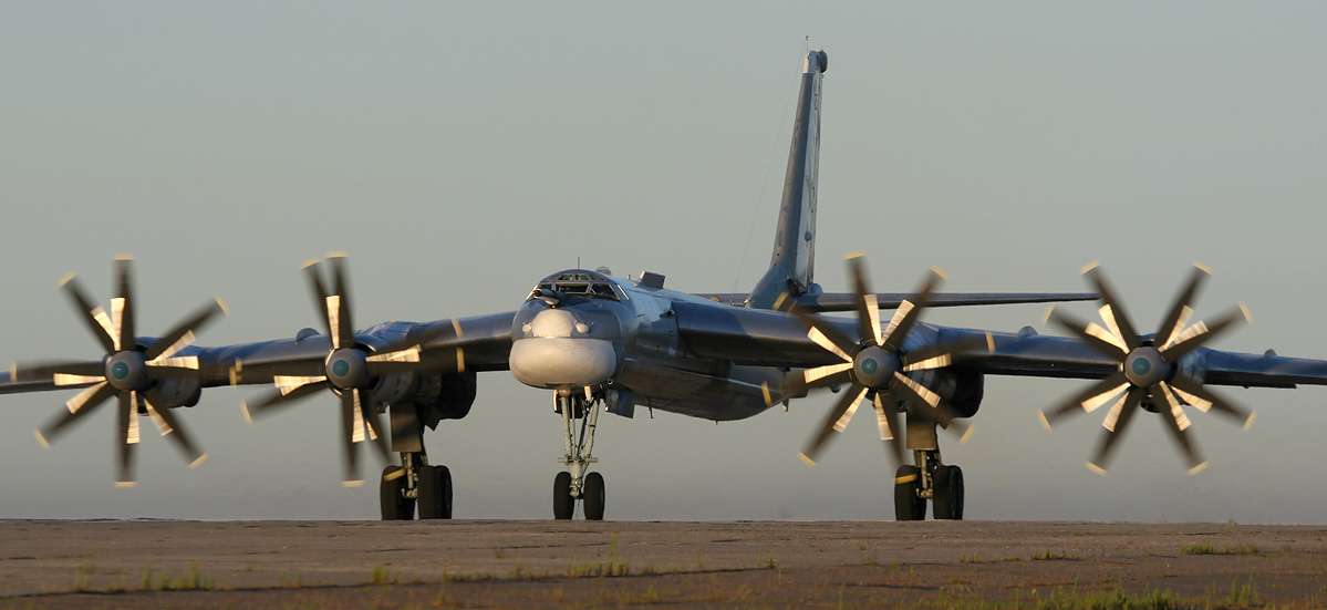 美國空軍近70架b-52雙伊拉克部隊全線實施徹底的