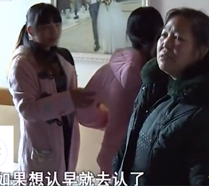 女子幼时被弃，30年后生父临终想见一面，女子：他没资格让我相见