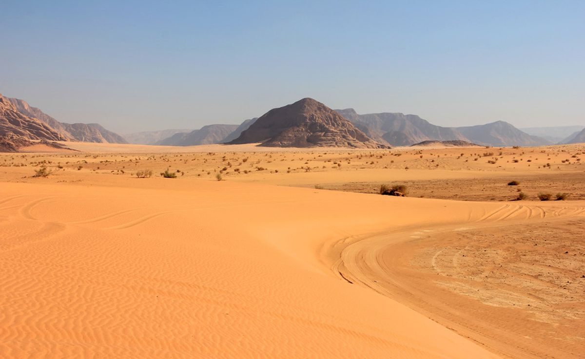 中国黑科技：“吞沙巨兽”，一天能吞食40亩沙漠，已投入甘肃建设