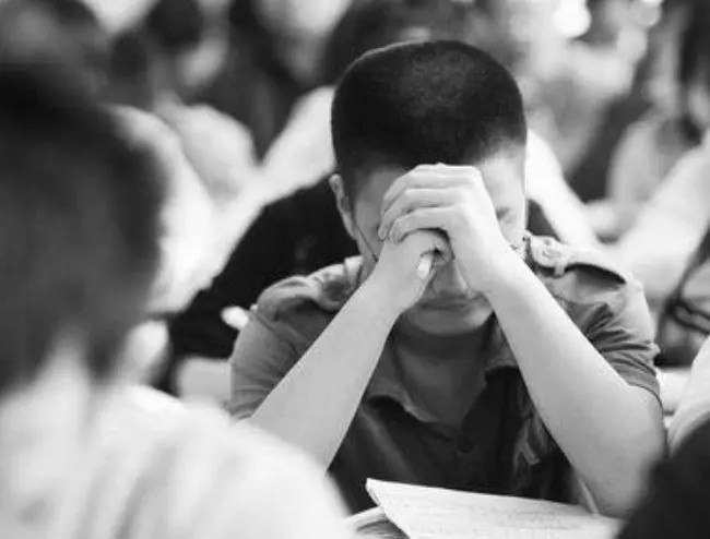 2003年高考试卷在四川被盗，启用超难备用卷，万千考生命运被改写