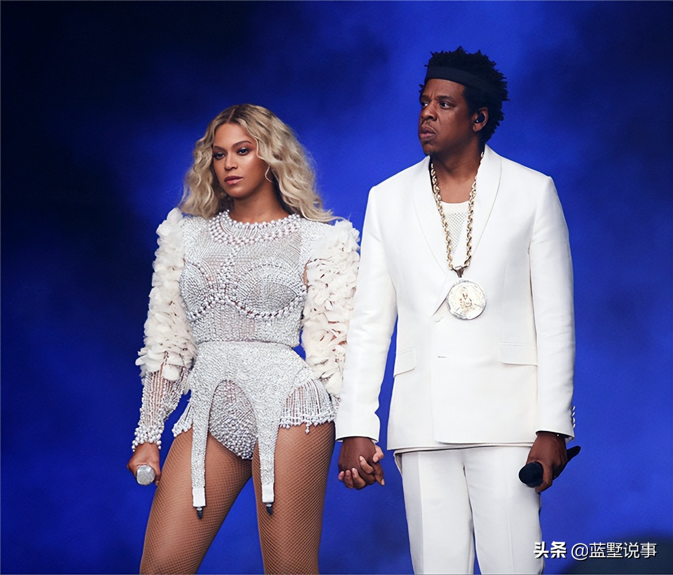 他们是美国情侣歌手，被称为“现代爱情故事的缩影”