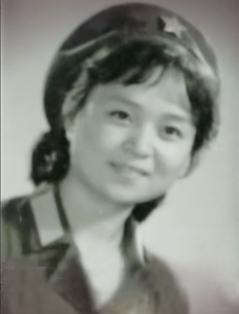 著名演員劉莉莉：當紅時相親嫁圈外老公生一女，恩愛至今，超幸福